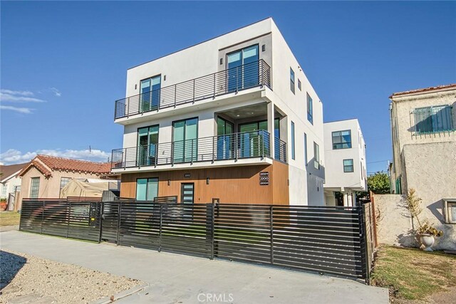 2202 Thurman Ave, Los Angeles, CA 90016 - view of front of property featuring a fenced front yard, a gate, and stucco siding