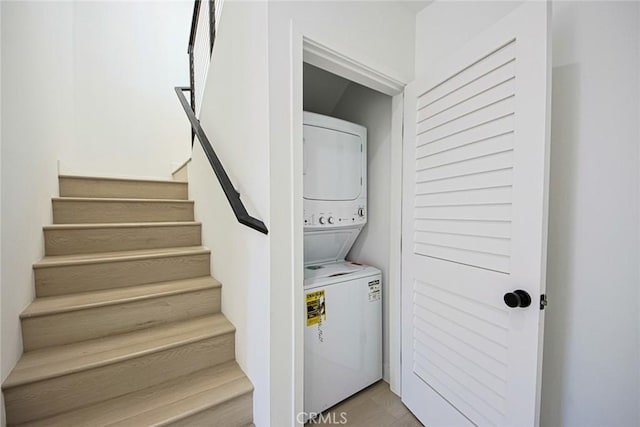 2202 Thurman Ave, Los Angeles, CA 90016 - clothes washing area with estacked washer and dryer