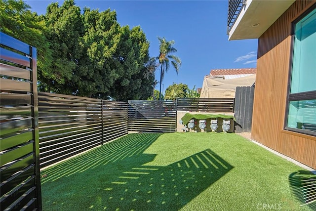 2202 Thurman Ave, Los Angeles, CA 90016 - view of yard