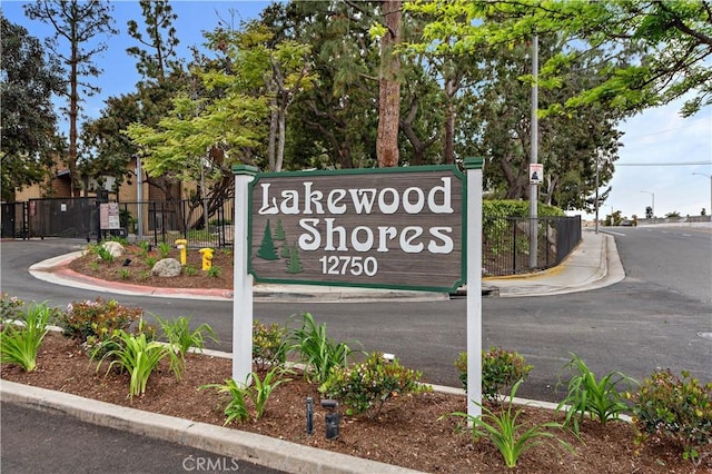 12750 Centralia St Unit 215, Lakewood, CA 90715 - community sign with fence