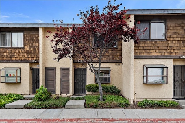 12750 Centralia St Unit 215, Lakewood, CA 90715 - view of front facade with stucco siding
