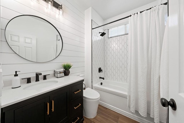 34056 Vandale Ct, Temecula, CA 92592 - full bathroom featuring wood finished floors, shower / bathtub combination with curtain, vanity, and toilet