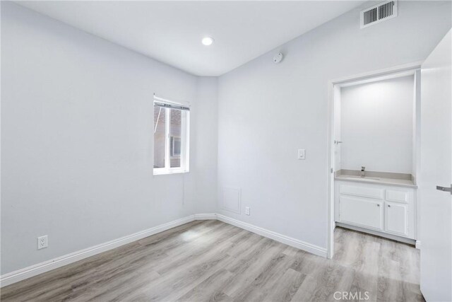 72 S Greenwood Ave Unit 3, Pasadena, CA 91107 - unfurnished room with light wood-type flooring, a sink, baseboards, recessed lighting, and a smoke detector