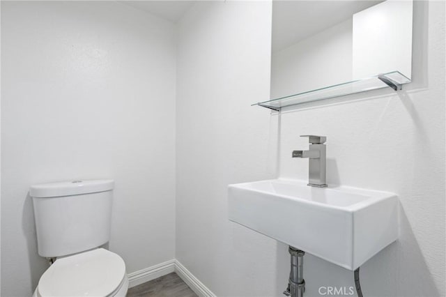 72 S Greenwood Ave Unit 3, Pasadena, CA 91107 - bathroom with toilet, baseboards, a sink, and wood finished floors