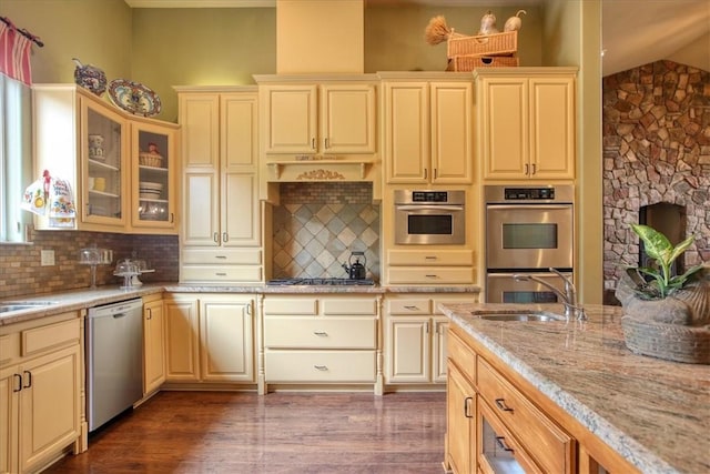 7550 Mary Hall Rd, Arroyo Grande, CA 93420 - kitchen with stainless steel appliances, a sink, tasteful backsplash, glass insert cabinets, and dark wood-type flooring