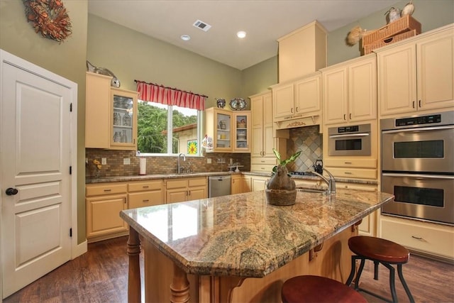 7550 Mary Hall Rd, Arroyo Grande, CA 93420 - kitchen with appliances with stainless steel finishes, dark wood-style floors, a breakfast bar, backsplash, and recessed lighting