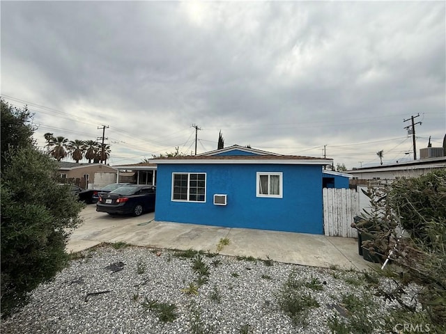 106 N Encina Ave, Rialto, CA 92376 - view of side of home featuring stucco siding and fence