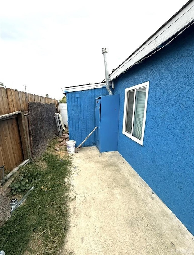 106 N Encina Ave, Rialto, CA 92376 - view of side of property featuring fence, a patio area, and stucco siding