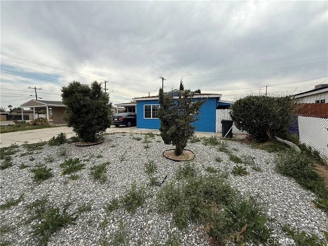106 N Encina Ave, Rialto, CA 92376 - view of front of house featuring fence