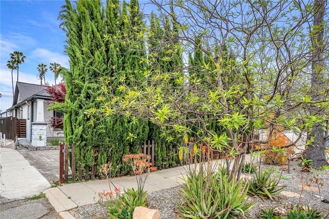 5743 S Wilton Pl, Los Angeles, CA 90062 - photo 4