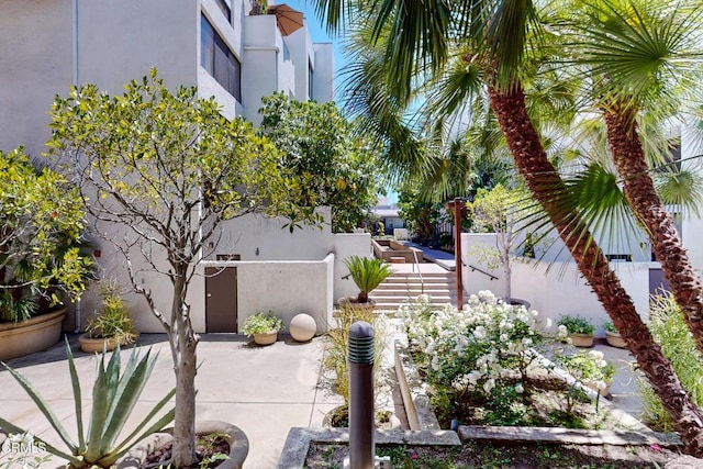 500 E Del Mar Blvd Unit 24, Pasadena, CA 91101 - surrounding community featuring a patio
