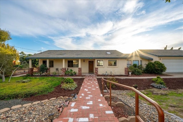 1561 Cielo Ln, Nipomo, CA 93444 - ranch-style home featuring stucco siding, a garage, and covered porch
