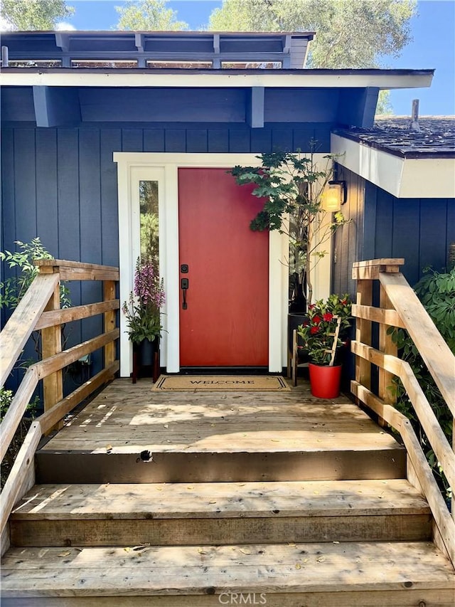 entrance to property featuring a deck