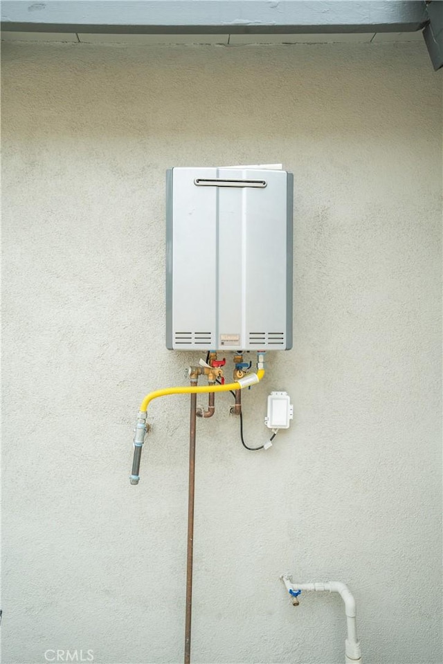 4110 E Vermont St, Long Beach, CA 90814 - exterior view of water heater