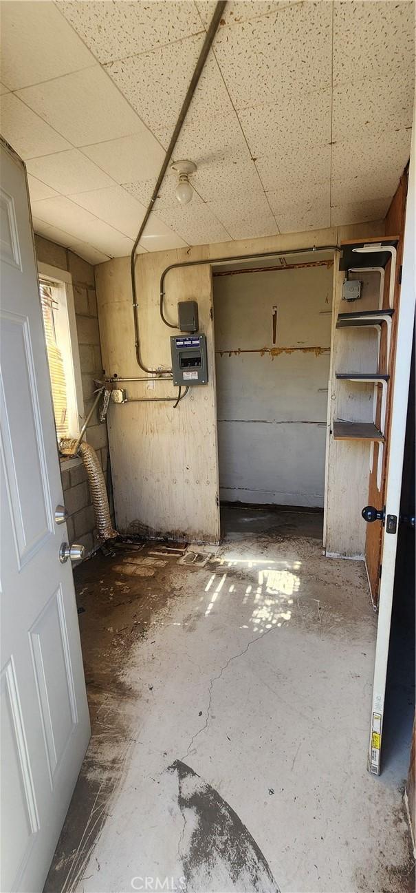 7067 Tamarisk Ave, Yucca Valley, CA 92284 - view of garage