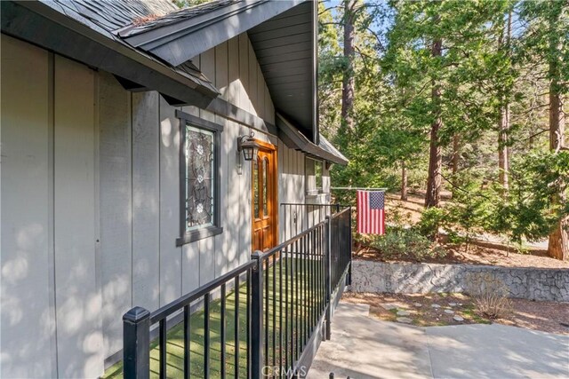 300 Pioneer Rd, Lake Arrowhead, CA 92352 - view of property exterior