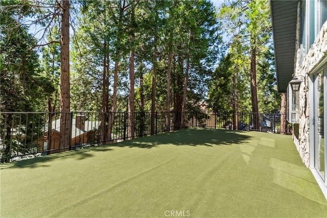 300 Pioneer Rd, Lake Arrowhead, CA 92352 - view of yard