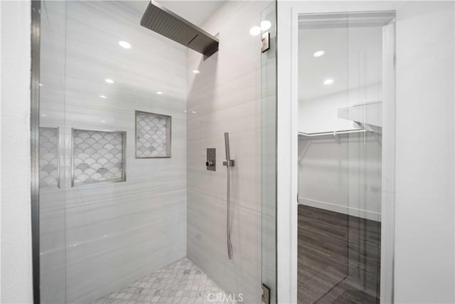 22713 Islamare, Lake Forest, CA 92630 - full bathroom with tiled shower and recessed lighting