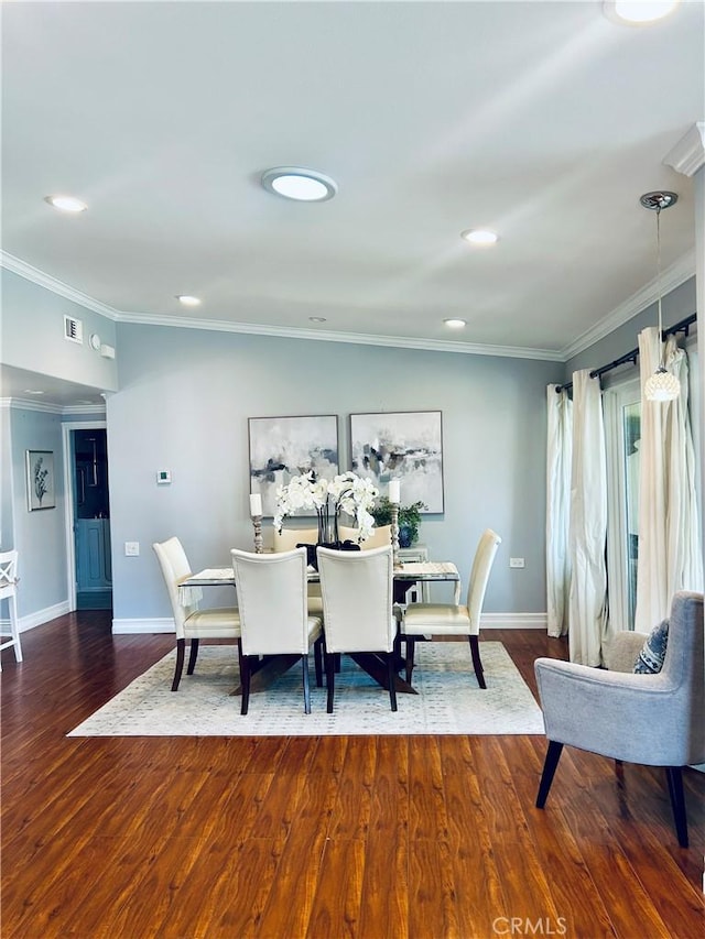 dining space with dark wood-style floors, baseboards, ornamental molding, and recessed lighting