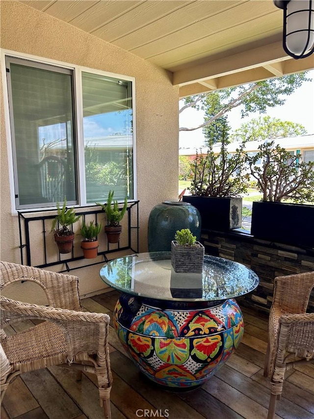 balcony featuring outdoor dining area and area for grilling