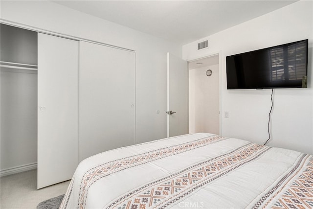 1123 E El Cid E, El Cid, Palm Springs, CA 92262 - bedroom with a closet and light carpet