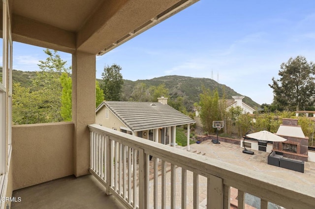 181 Via Sandra, Newbury Park, CA 91320 - balcony with a mountain view and a fireplace