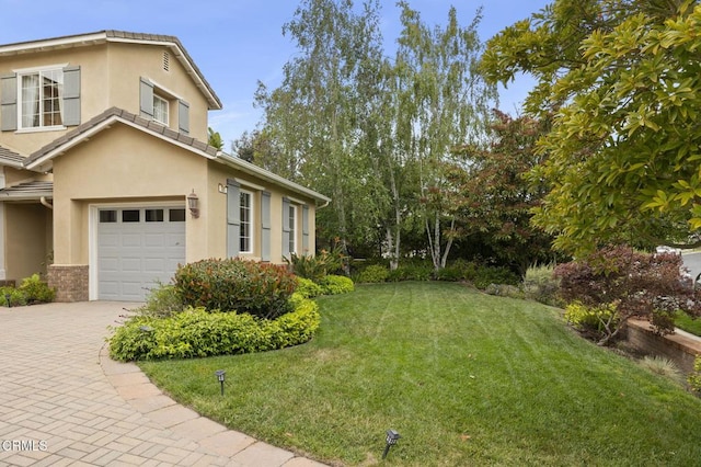 181 Via Sandra, Newbury Park, CA 91320 - view of green lawn featuring a garage and driveway