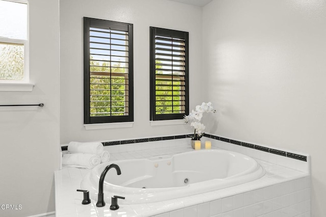 181 Via Sandra, Newbury Park, CA 91320 - bathroom featuring a whirlpool tub
