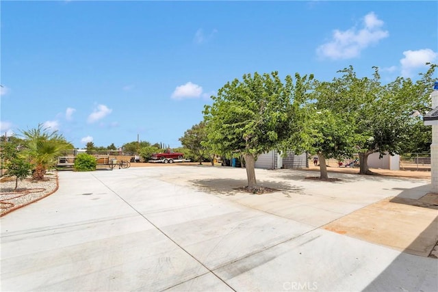 15074 Willow St, Hesperia, CA 92345 - view of property's community featuring fence