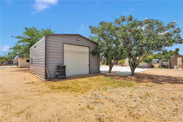 15074 Willow St, Hesperia, CA 92345 - view of detached garage