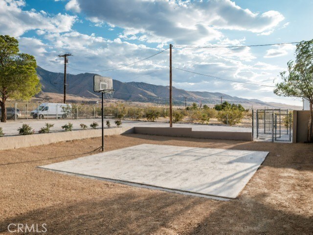 30280 Bourbon Rd, Lucerne Valley, CA 92356 - photo 19