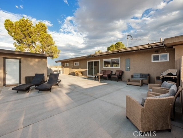 30280 Bourbon Rd, Lucerne Valley, CA 92356 - photo 17