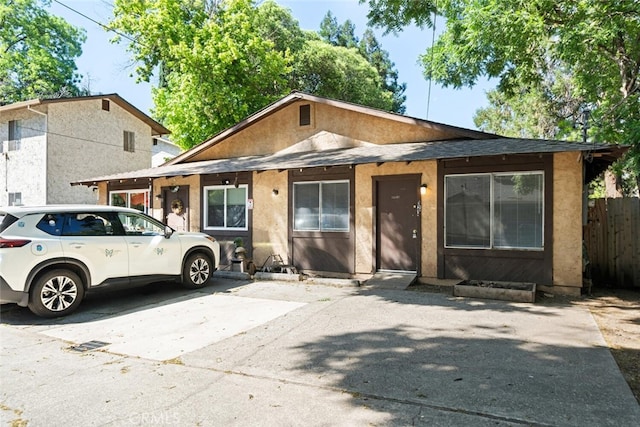 1256 Warner St, Chico, CA 95926 - bungalow-style home featuring stucco siding