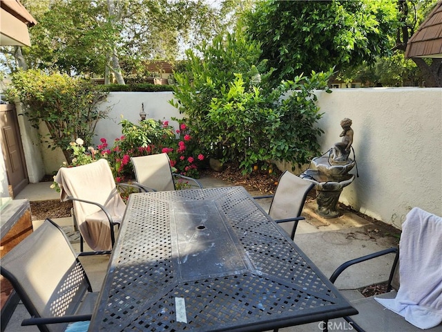 10407 Larwin Ave, Chatsworth, CA 91311 - fenced backyard featuring outdoor dining space and a patio