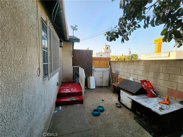1210 W Manchester Ave, Los Angeles, CA 90044 - view of patio / terrace