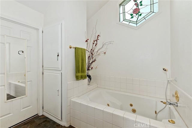 26349 Walnut Hills Dr, Lake Arrowhead, CA 92391 - bathroom featuring a whirlpool tub