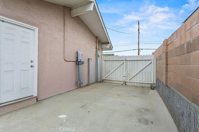 6072 Navajo Rd, Westminster, CA 92683 - view of patio featuring a gate
