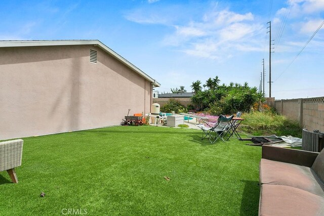 6072 Navajo Rd, Westminster, CA 92683 - view of fenced backyard