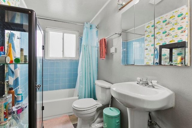 6072 Navajo Rd, Westminster, CA 92683 - bathroom with toilet and shower / bath combo