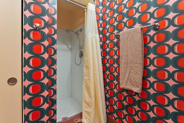 6072 Navajo Rd, Westminster, CA 92683 - full bathroom with tiled shower
