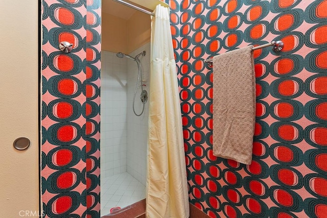 6072 Navajo Rd, Westminster, CA 92683 - bathroom featuring tiled shower