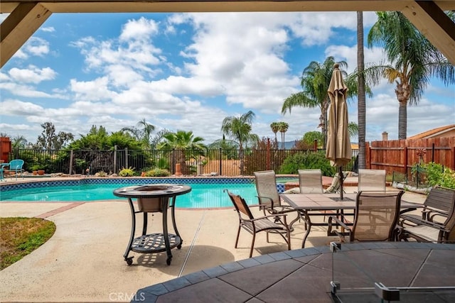 39680 Glenwood Ct, Murrieta, CA 92563 - view of swimming pool featuring a patio and a fenced backyard