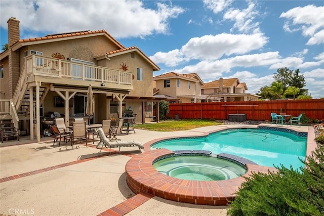 39680 Glenwood Ct, Murrieta, CA 92563 - view of swimming pool with a fenced backyard, a patio, and a pool with connected hot tub
