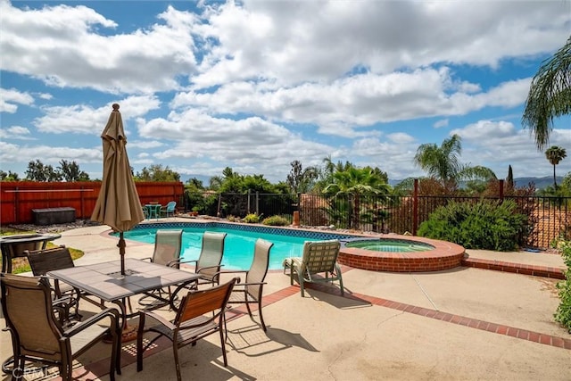 39680 Glenwood Ct, Murrieta, CA 92563 - view of pool with an in-ground hot tub, a patio, and a fenced backyard