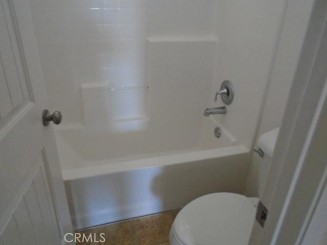 29221 Loden Cir, Menifee, CA 92584 - full bathroom featuring toilet and shower / bathtub combination