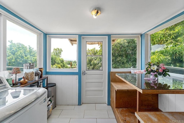 2163 Gracey Ln, Fallbrook, CA 92028 - sunroom / solarium featuring washer / dryer