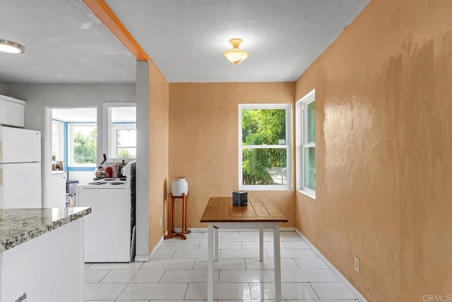 2163 Gracey Ln, Fallbrook, CA 92028 - kitchen featuring white appliances, independent washer and dryer, healthy amount of natural light, and baseboards