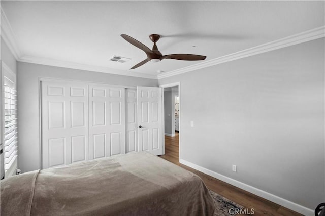 32840 Northshire Cir, Temecula, CA 92592 - bedroom featuring wood finished floors, ornamental molding, a closet, and a ceiling fan