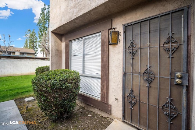 2617 Pinon Spring Cir Unit C, Bakersfield, CA 93309 - view of exterior entry with stucco siding and fence