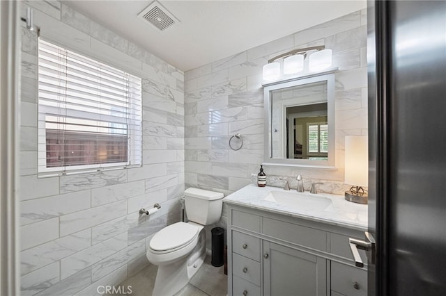 46397 Kohinoor Way, Temecula, CA 92592 - half bath with tile walls and vanity